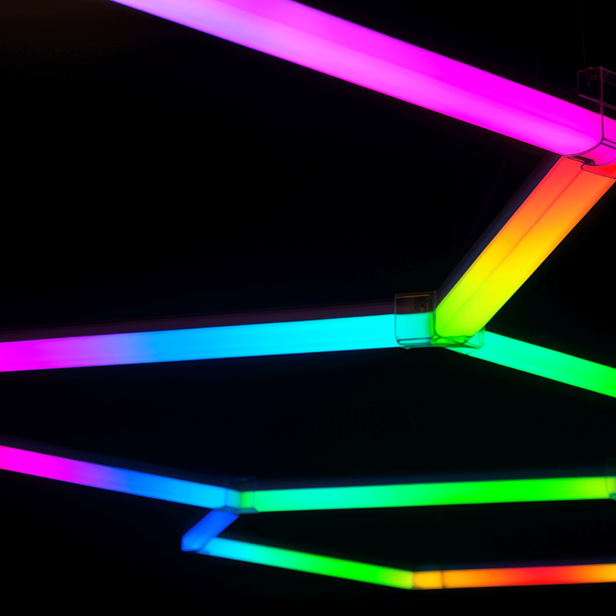 PRODUIT - LUMINAIRE - IZILIGHT- LINEA-RGB-4 Zoom sur les raccordements de l'éclairage d'ambiance LED RGB LINEA